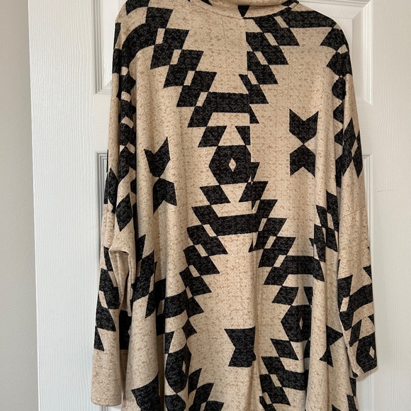 LuLaRoe Elsa top, NWT, XL(18-26) - Picture 6 of 9